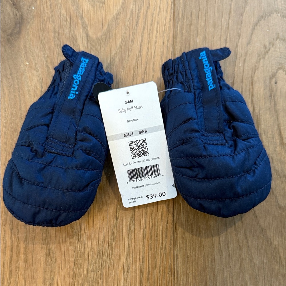 NWT - Patagonia Navy Baby Puff Mitts 3-6 months
